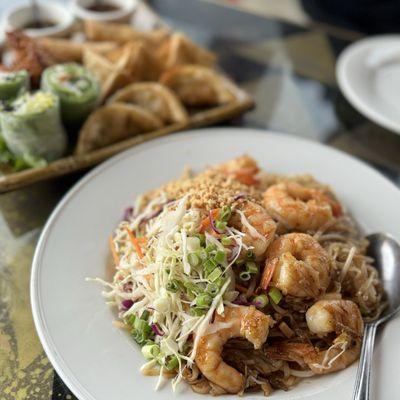 Phad Thai with prawns.