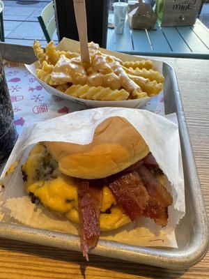 Bacon cheeseburger with Cheese Fries