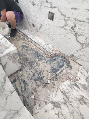 Damage to marble floors because of wrong installation