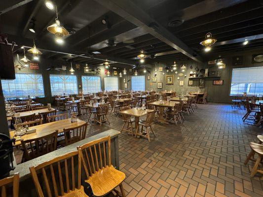 Empty dining room at 7 pm with a 20 minute wait.  Thanks but no thanks Cracker Barrel