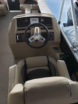 Helm of one of our brand new pontoon rental boats.