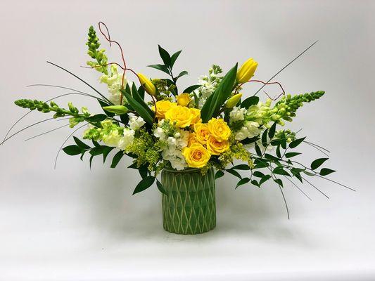 Sunny Dreams BBY6 $99.00
 
 Burst of sunshine with spray roses, tulips and snap dragons