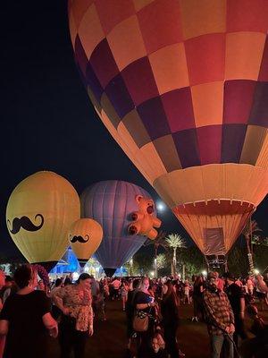 A FREE ANNUAL EVENT & FREE PARKING! The Party with Music & the Crowd @ Night Glow @ 40th Anniv Cathedral City & Ballonfest  Nov 2021