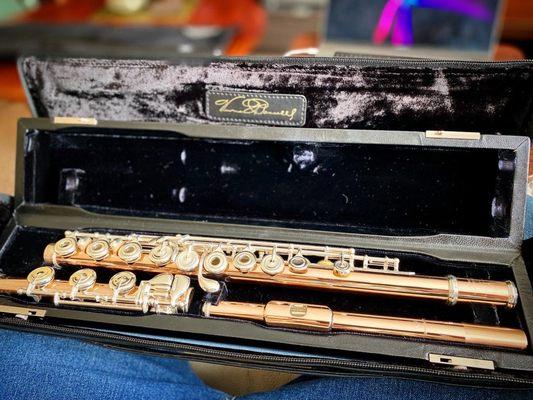 My beautiful flute that Lindsay helped me pick out! Powell 9k Aurumite Conservatory with all the bells and whistles!