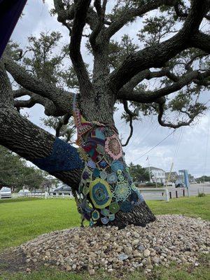 Wow amazed at the knit & crochet covered tree