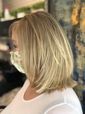 Highlights with a medium layered haircut