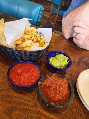 Chips, two kinds of salsa and a side of guacamole. The guac was $6.59 and didn't have much flavor.