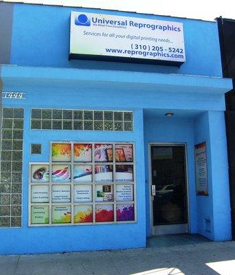 Long-lasting Color Storefront graphics!