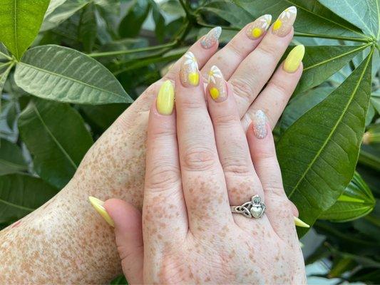 Daisies nails