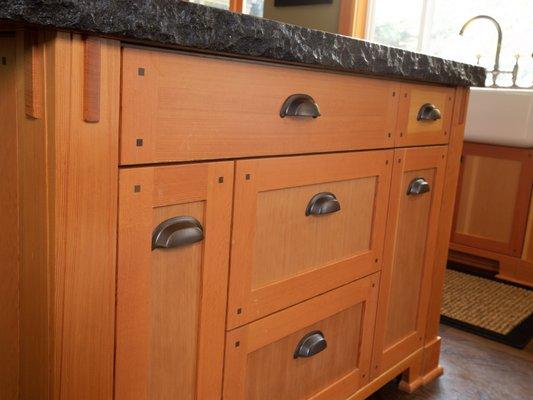 Craftsman Island detail, Cambria Moraine edged countertop.