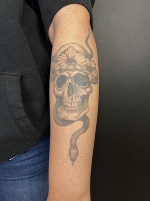 Skull and snake black and grey tattoo