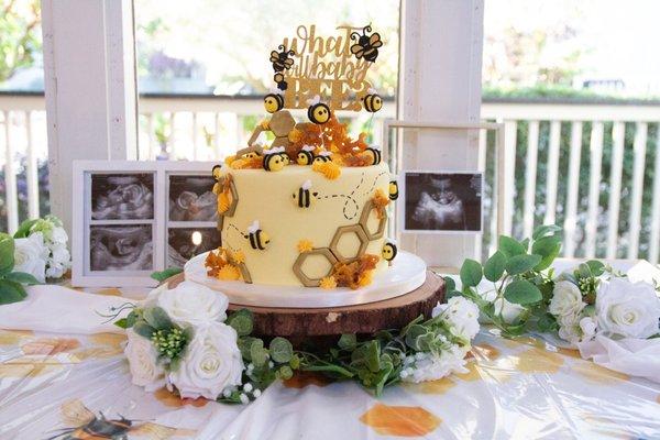 What will baby bee themed custom cake