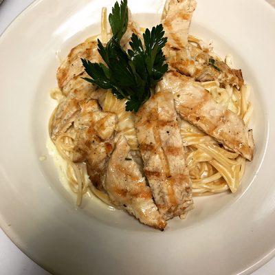 Linguini alfredo with chicken.