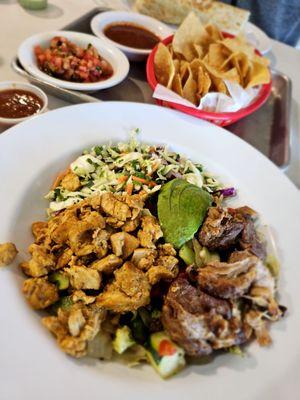 Protein bowl with spicy chicken breast and carnitas