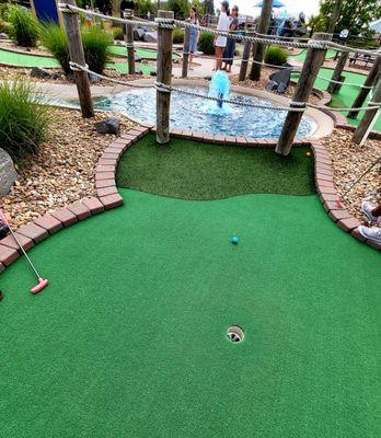 Mini golf   ...nice course.