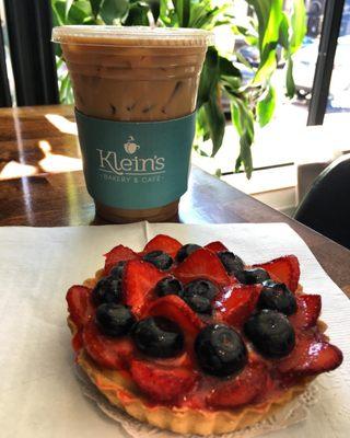 Fruit tart & Hazelnut Iced Coffee with Oat milk