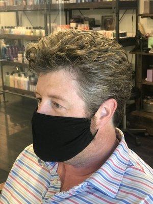 Men's haircut on wavy hair