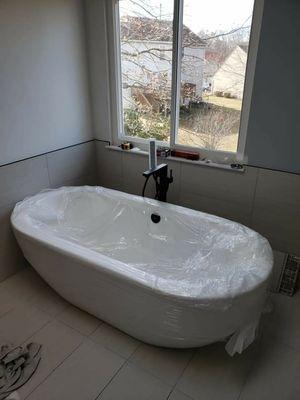 New bathroom tub installation