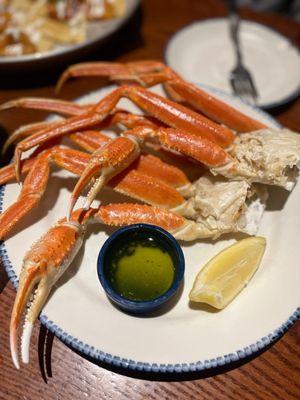 Lobster Wild-Caught Snow Crab Legs