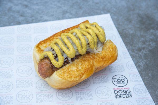 BEYOND BRAT – beyond sausage® bratwurst, sauerkraut, caramelized onions, spicy brown mustard