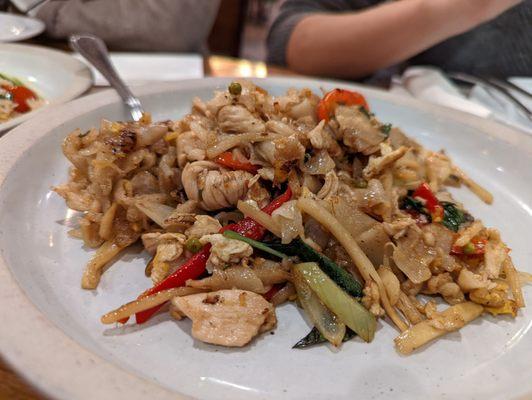 Drunken noodle with chicken