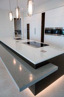 Island quartz countertop Statuario Pompeii and Floating Bar Lagos Pompeii