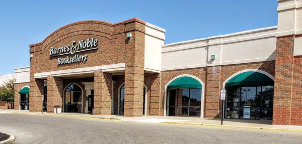 Storefront for Barnes and Noble Fairfield Mall Area