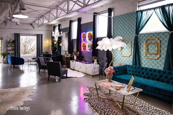 9 lavishly designed sets to use during your shoot. Not your typical photography studio...