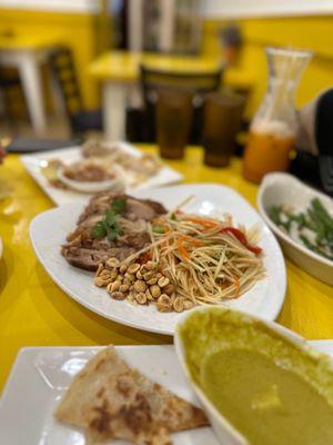 Papaya salad with grilled chicken