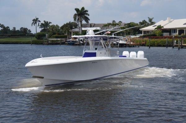 Center Console boat brokerage for brands like Bahama, SeaVee, Intrepid, Jupiter, Contender and most quality manufacturers!