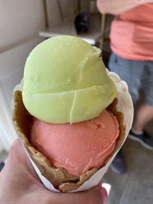 Green apple and water melon on a ginger cone!!! So delicious!!!!