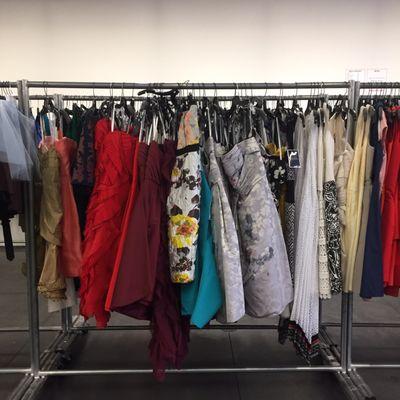 Oscar De La Renta November 2018 sample sale - tons of cocktail and day dresses!