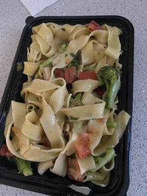 Pasta with broccoli, garlic and oil