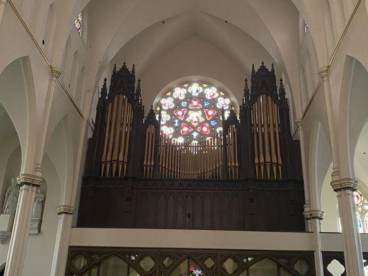 Stunning pipe organ.