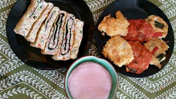 Korean omlette, kimchi cake, diakon, vegetable cake and fish whiting. (^_^)