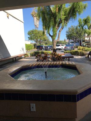 Nice waiting area by fountain with plenty of seating + clear view of cars being washed