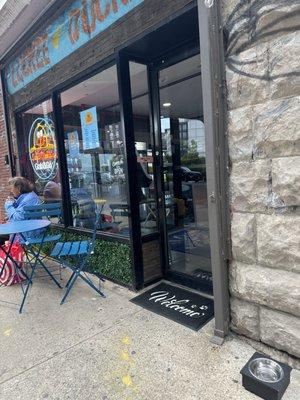 Entrance - 2 outdoor tables and a dog bowl of water. Step free entry!