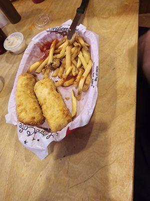 Fried fish basket with fries