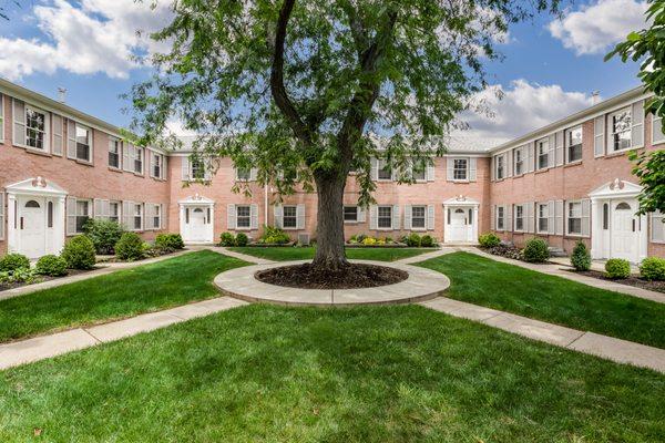 Colonial Manor Courtyard