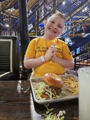 Lovin his burger