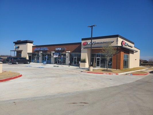 Store Front (Next to Leslie's Pool Supplies) on Angel Parkway Behind Walmart