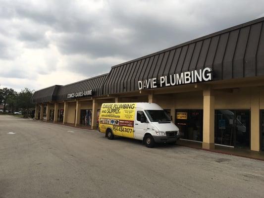 Store front, located in front of Home Depot