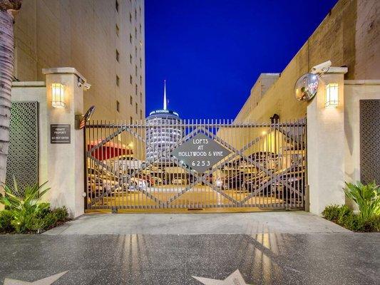 New to market 1 bed + den condo Hollywood & vine