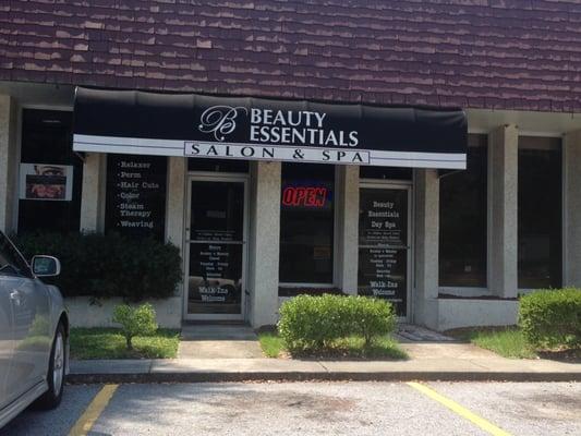 Beauty Essentials Hair Salon & Spa: Front from the parking area.