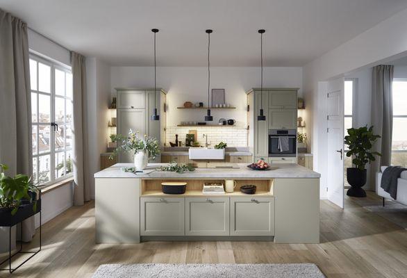 Transitional Kitchen in Oak White and light Grey