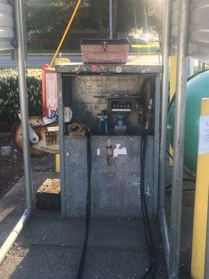 Propane Station at the Oak Harbor Country Store at 6:56 PM. Wide open; nothing locked up.