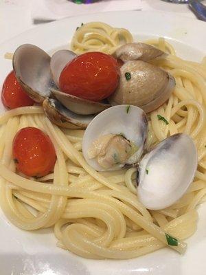 Linguini with clams