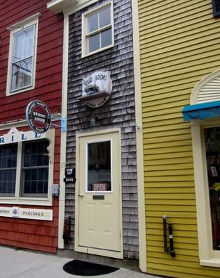 It looks like the narrowest store in the world but look at the upstairs window in the red building! It's full of books.