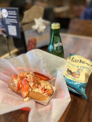 6oz warm lo Lobster Roll