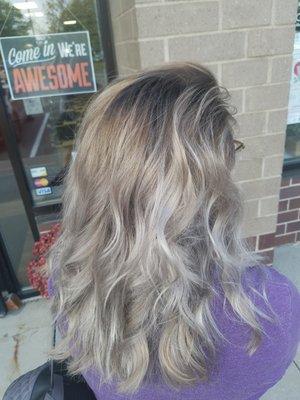 Balayage (Technique for highlighting hair in which the dye is painted on in such a way as to create a graduated, natural effect)